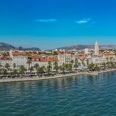 Trecento Boutique Nocleg ze śniadaniem 4*